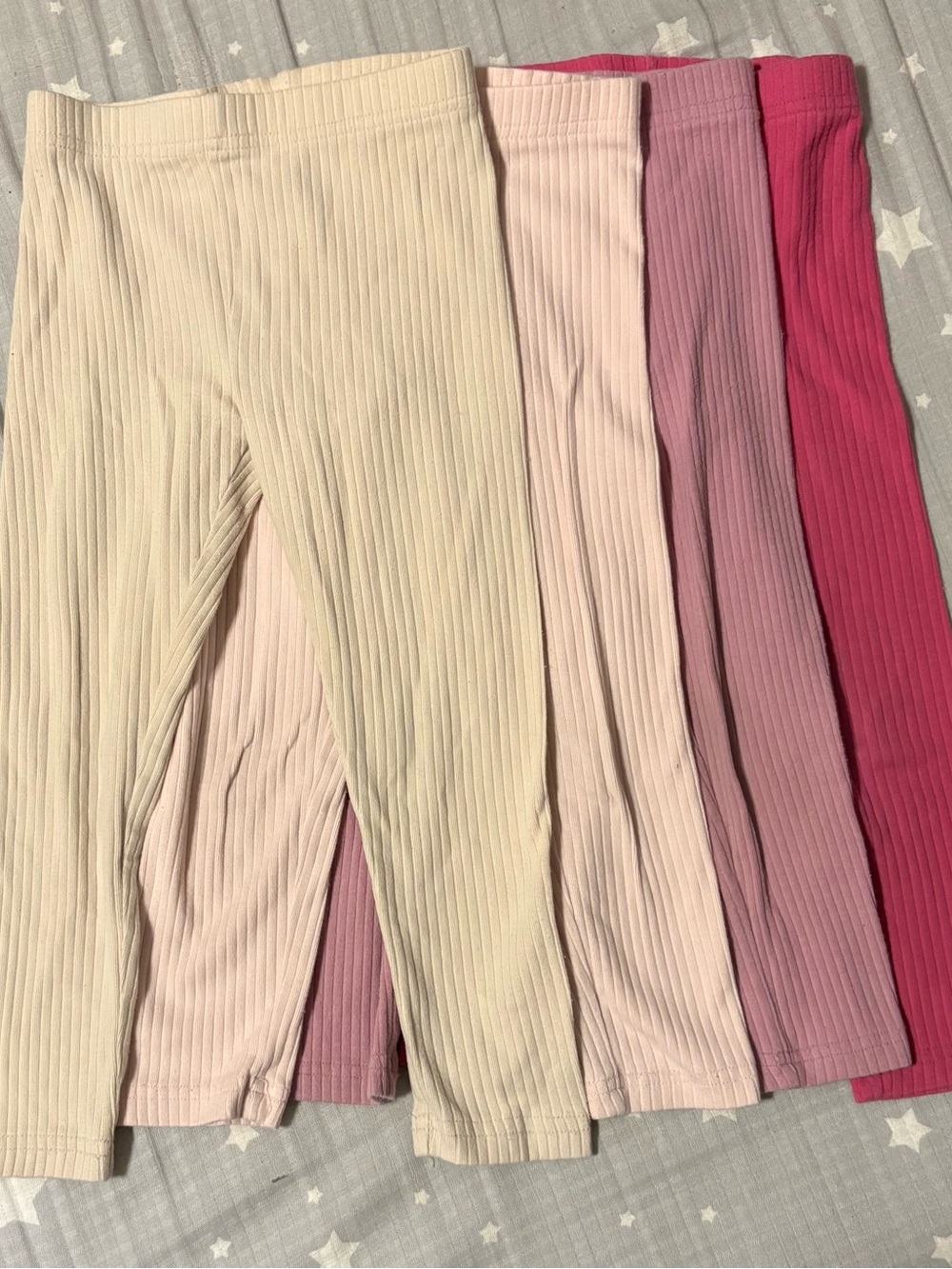 Carters Ribbed Leggings 98% cotton
4 Pack - Cream, Light Pink, Mauve, Pink 4T